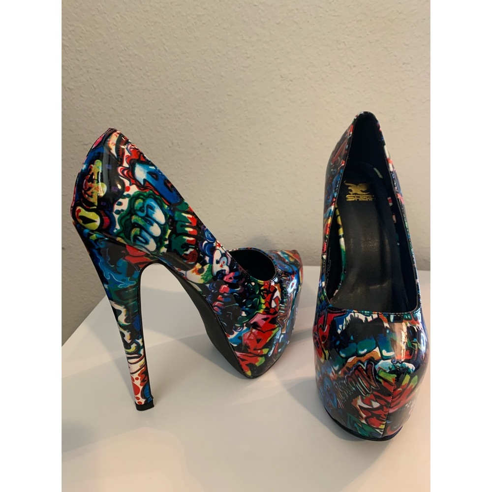 Graffiti Heels size 6.5